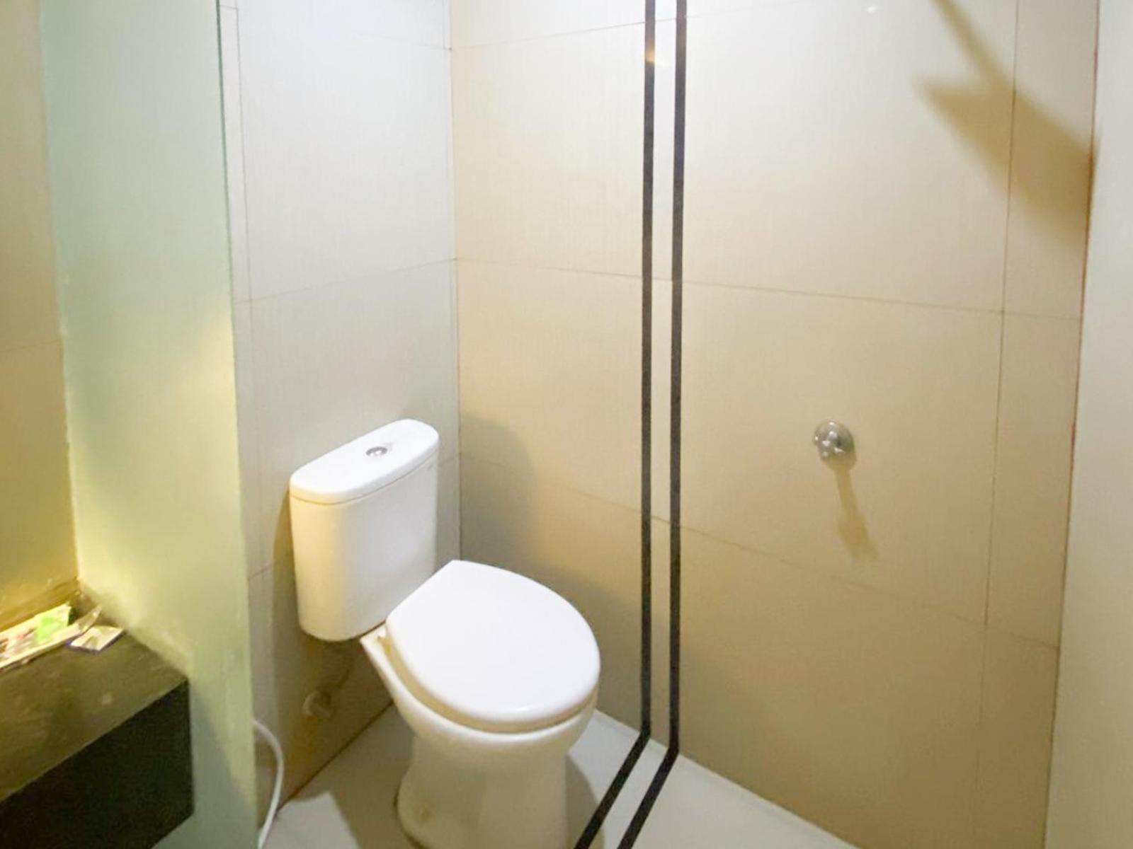 Reddoorz Near Pantai Idola Banyutowo Hotel D'Llala Pati Ngoại thất bức ảnh