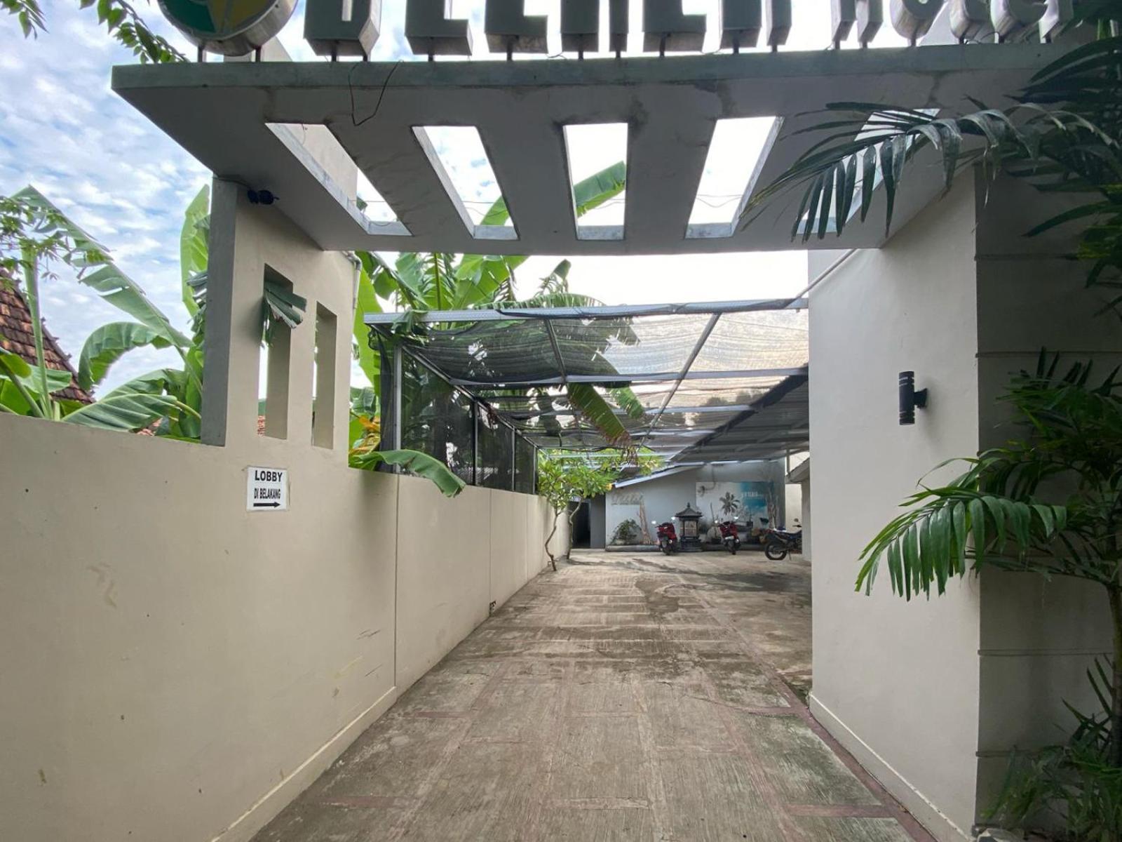 Reddoorz Near Pantai Idola Banyutowo Hotel D'Llala Pati Ngoại thất bức ảnh