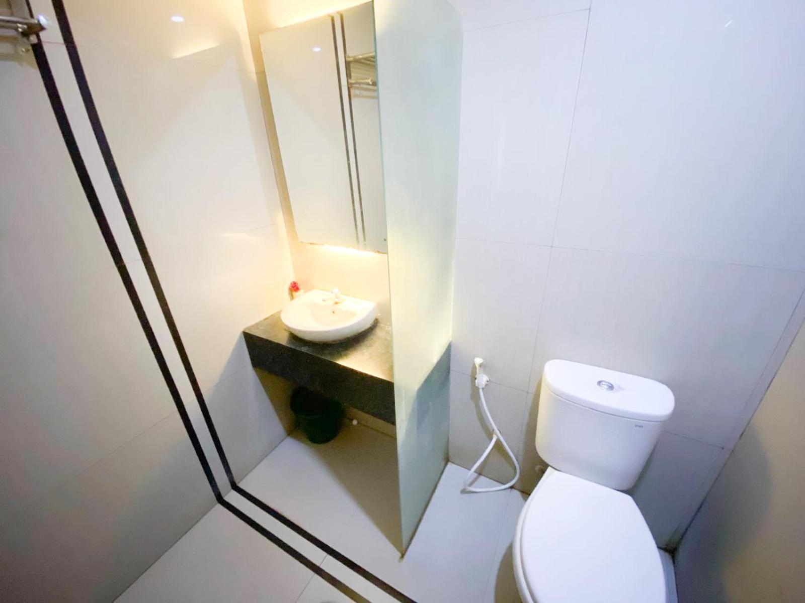 Reddoorz Near Pantai Idola Banyutowo Hotel D'Llala Pati Ngoại thất bức ảnh